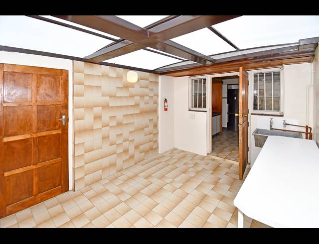 2 BEDROOM TOWNHOUSE FOR SALE IN HYDE PARK